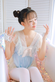 不扣钮扣的女孩